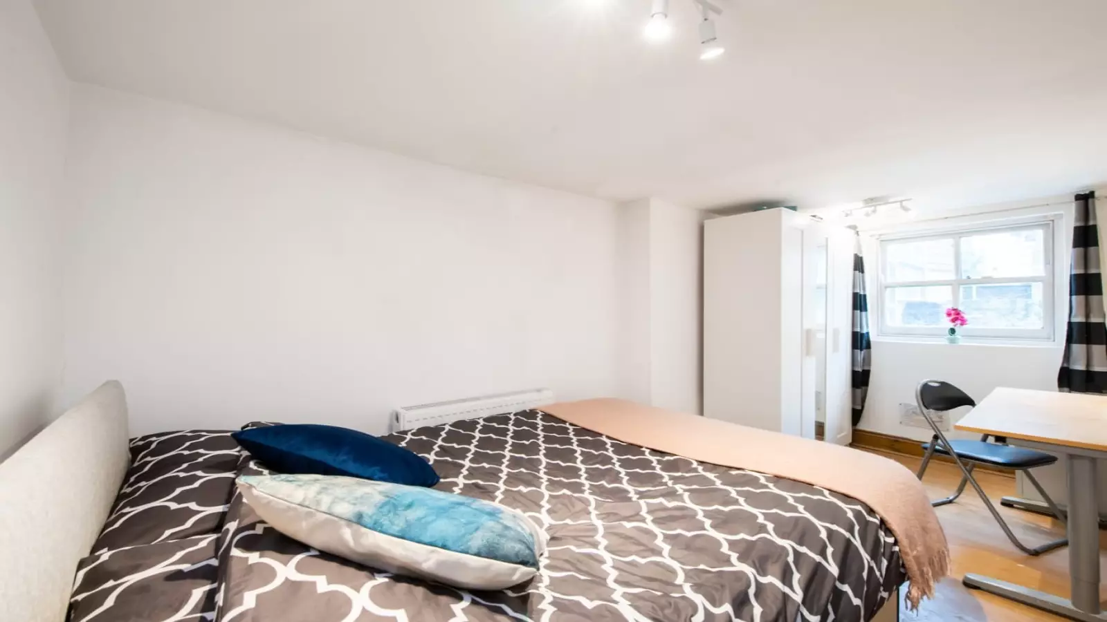 Flat Marlborough Road in Greater London