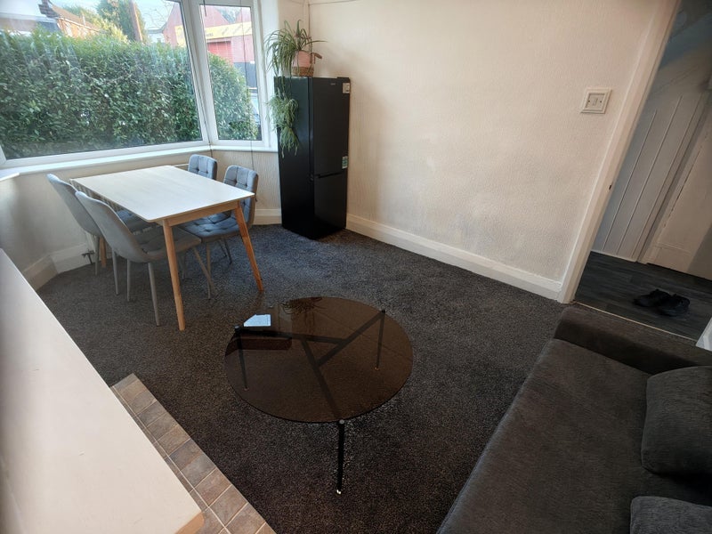 Room St Andrews Avenue in Tameside