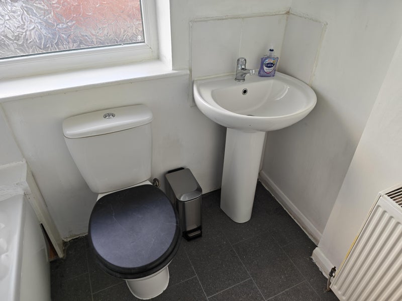 Room St Andrews Avenue in Tameside