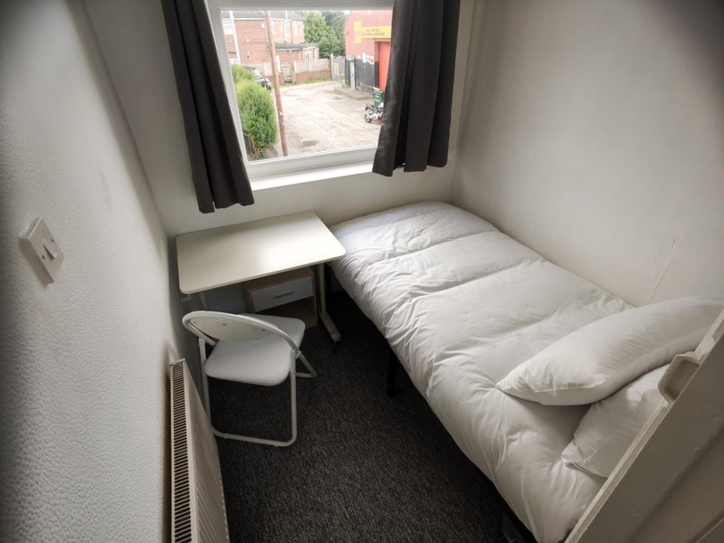 Room St Andrews Avenue in Tameside