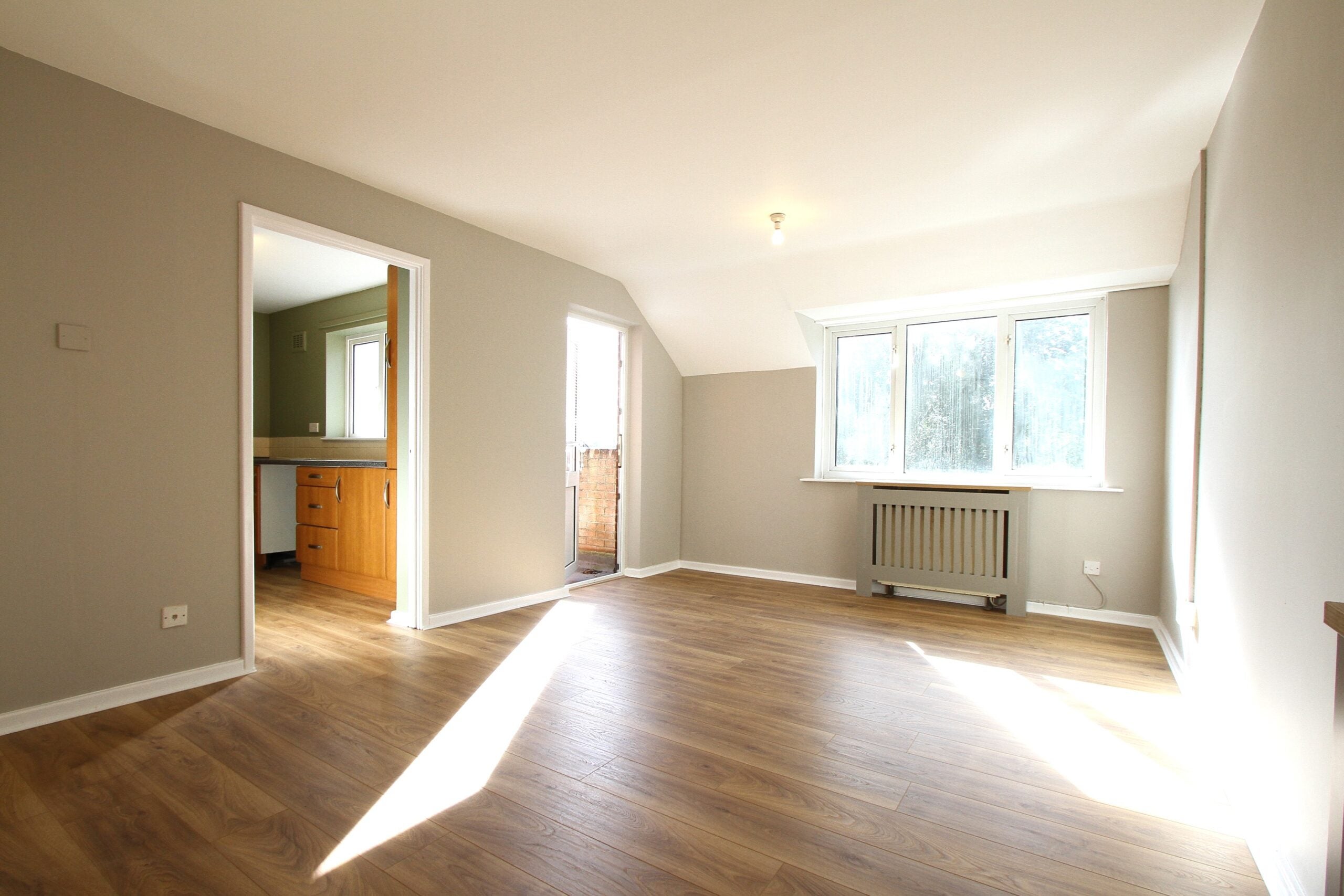Flat Jubilee Court in Cherwell District
