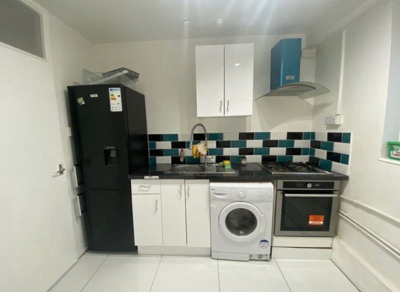 Room Prout Road in Greater London