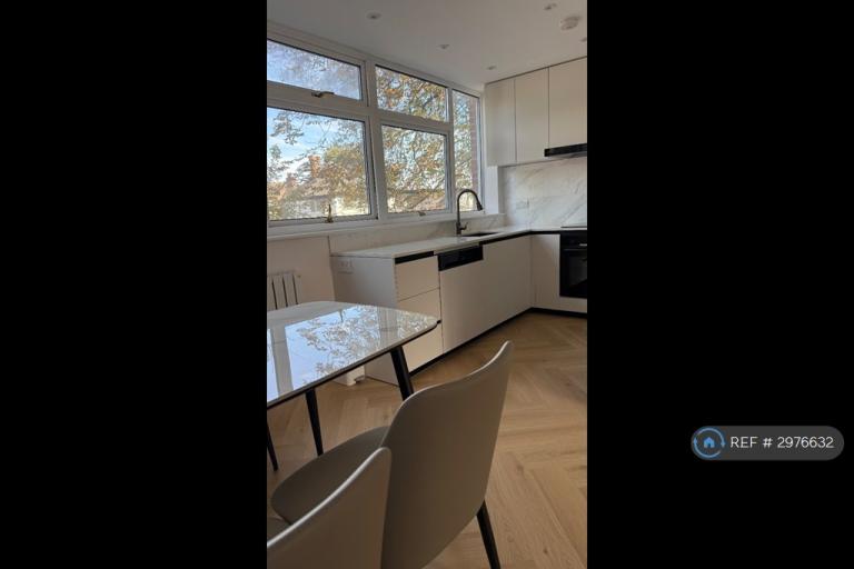 Room Horwood Close in Oxford