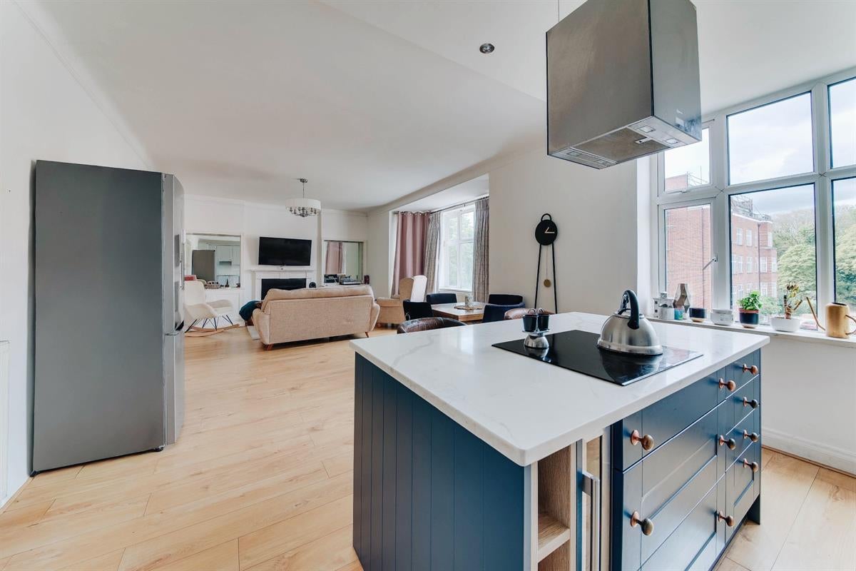 Flat Putney Hill in Greater London