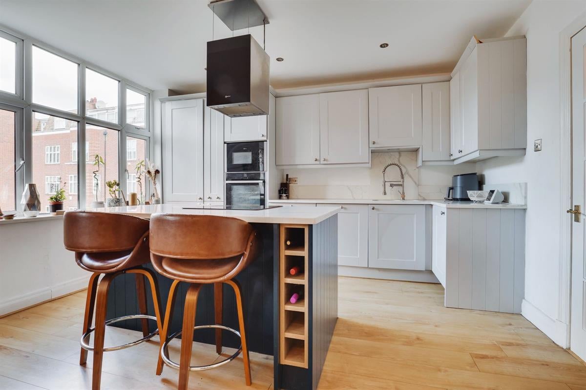 Flat Putney Hill in Greater London