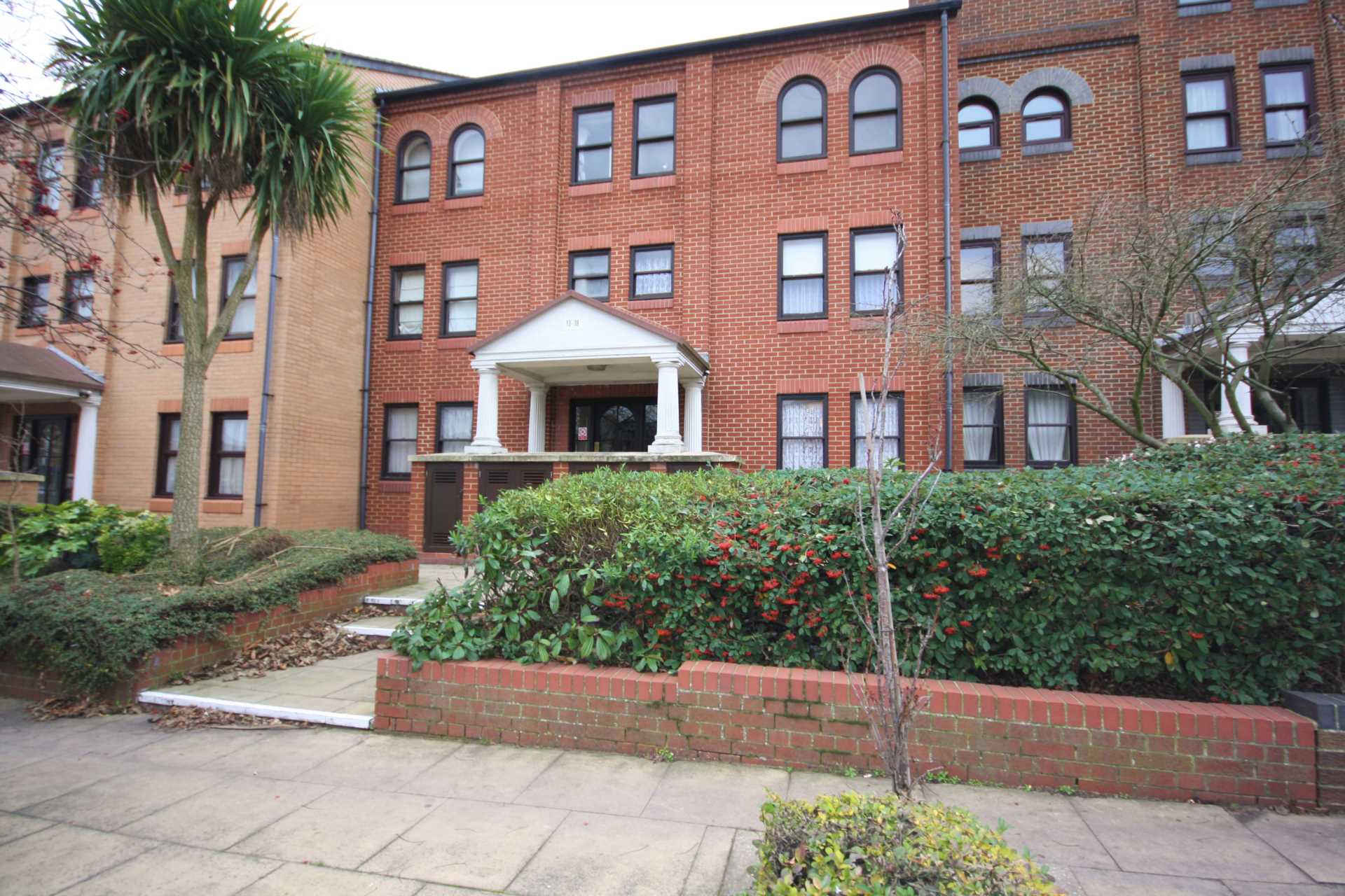 Flat Marks Court in Southend-on-Sea