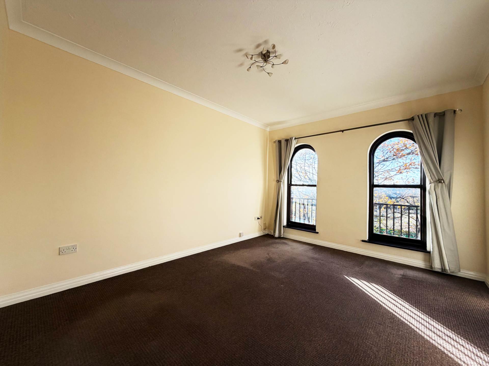 Flat Marks Court in Southend-on-Sea