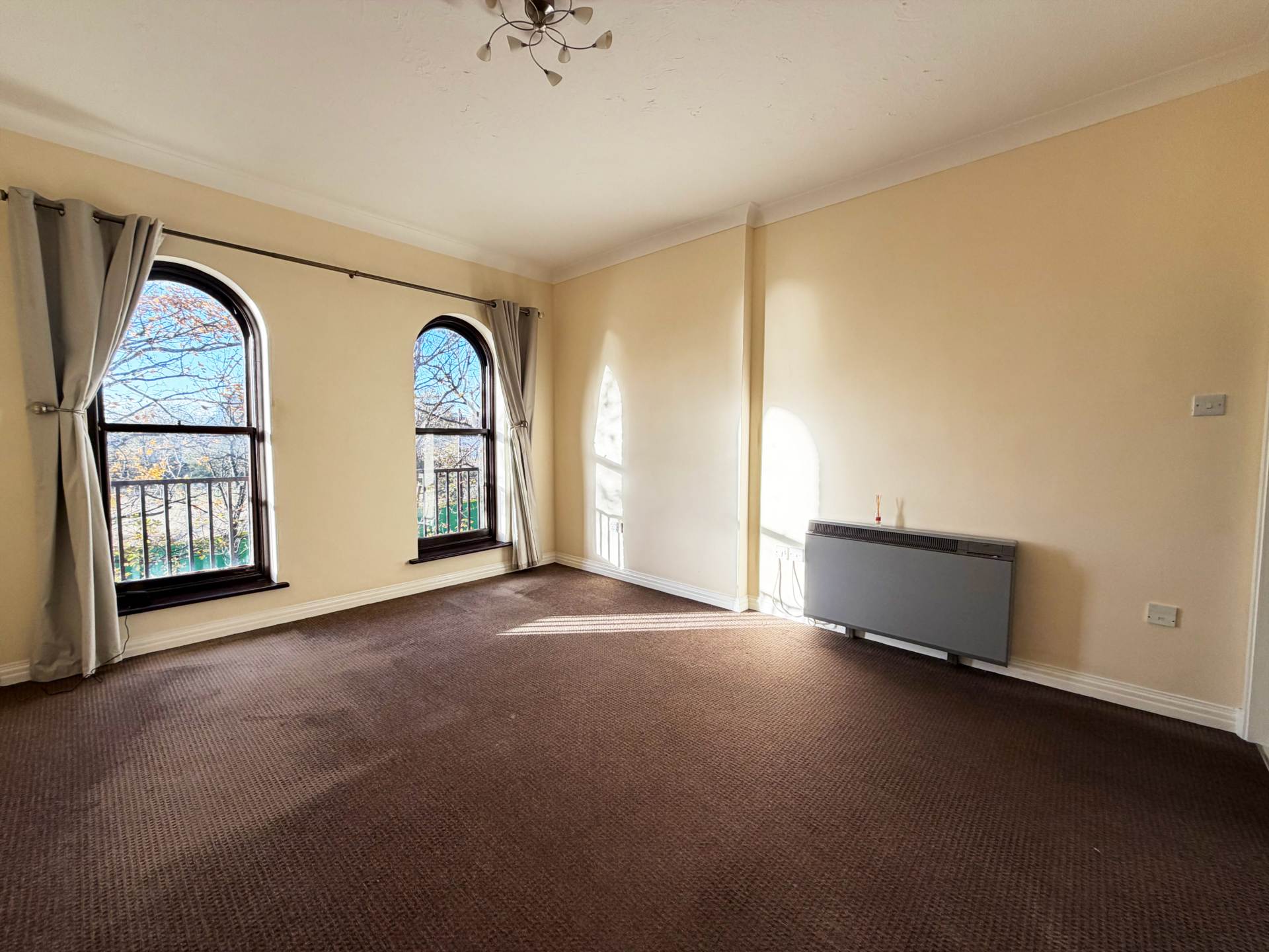 Flat Marks Court in Southend-on-Sea