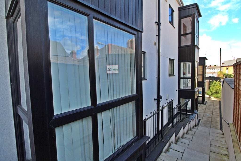 Flat Crwys Road in Cardiff