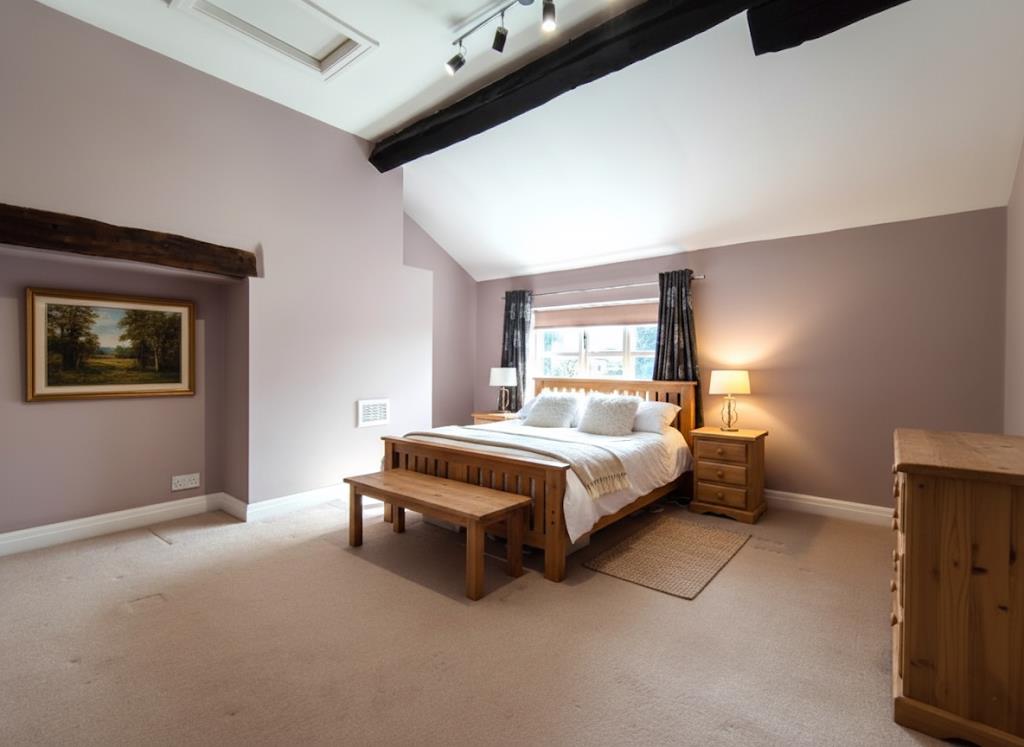 Flat Lymm Road in Little Bollington