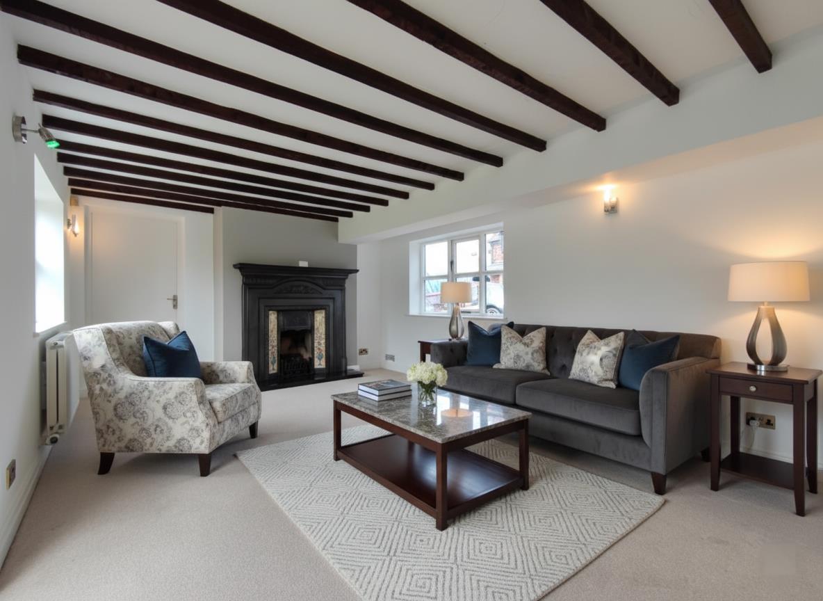Flat Lymm Road in Little Bollington