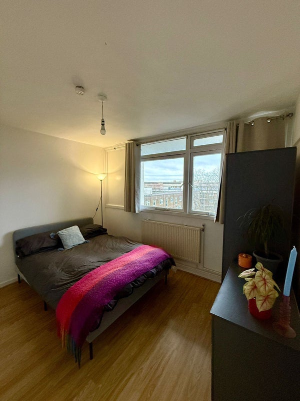 Room Barnsley Street in Greater London