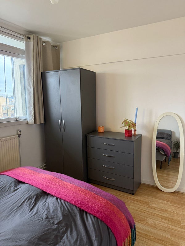Room Barnsley Street in Greater London