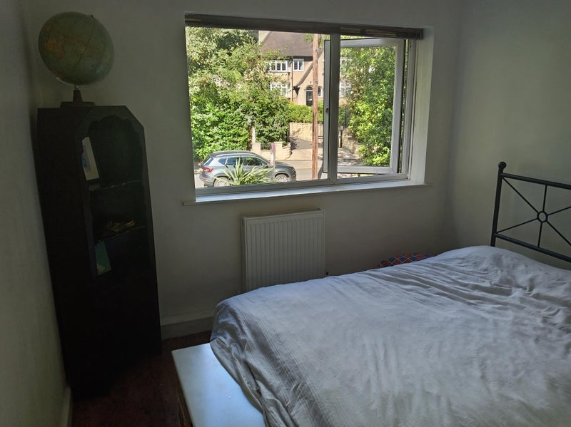 Room Sand Hill Lane in Leeds