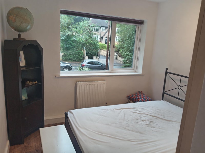 Room Sand Hill Lane in Leeds