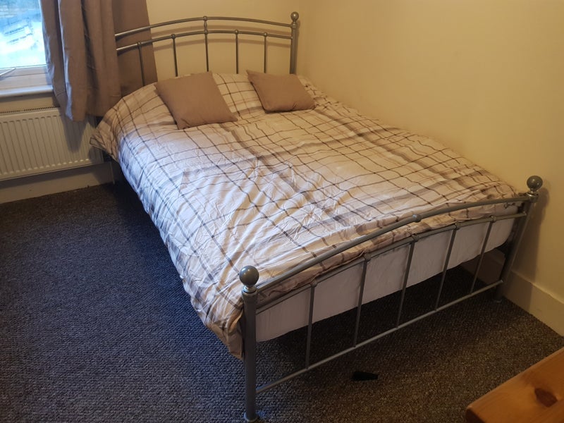 Room Hamilton Road in Greater London