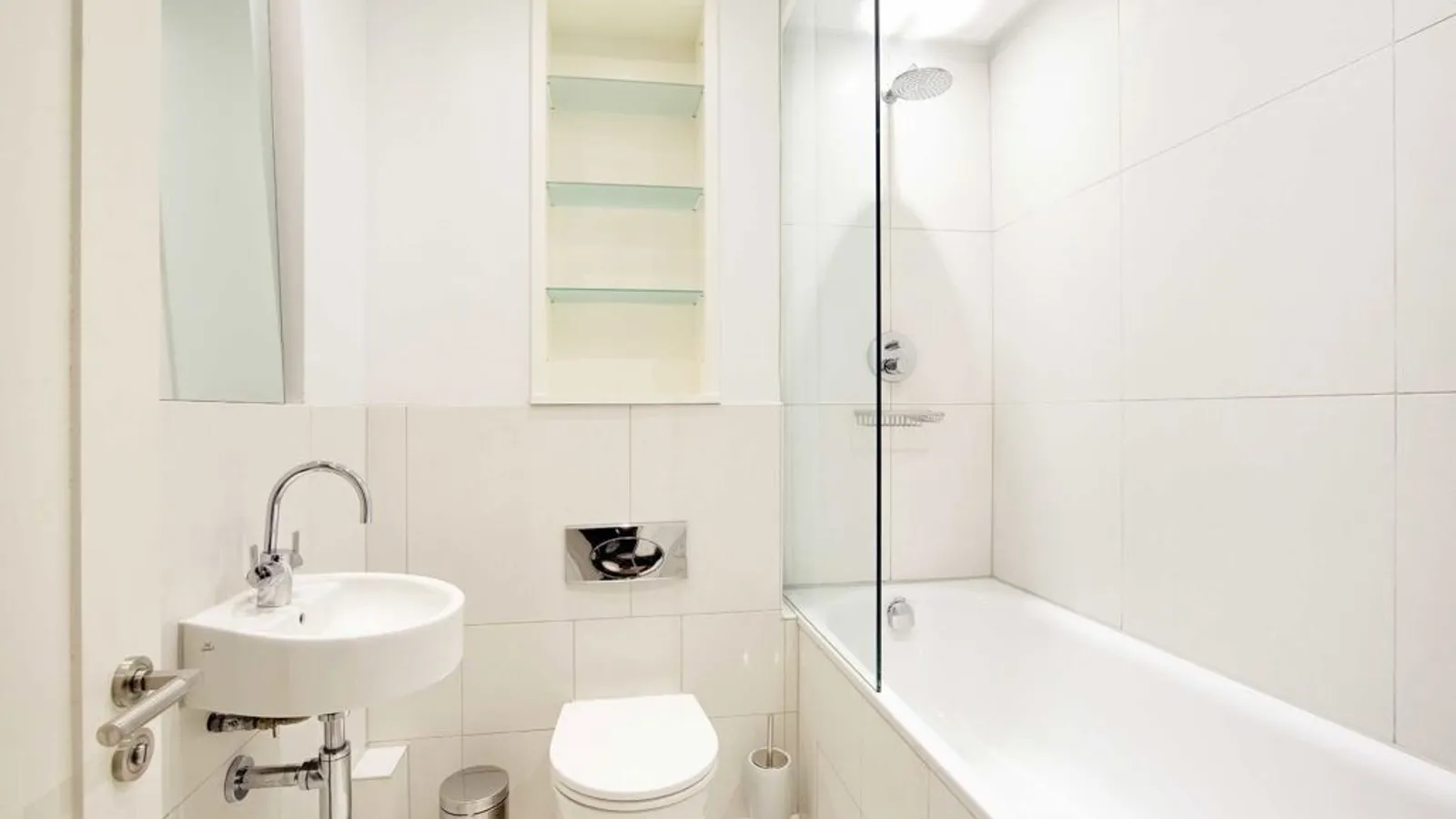 Flat Dunraven Street in City of Westminster