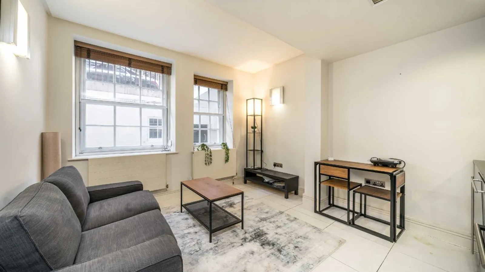 Flat Dunraven Street in City of Westminster