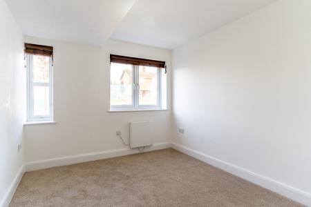 Flat Loring Road in Dunstable