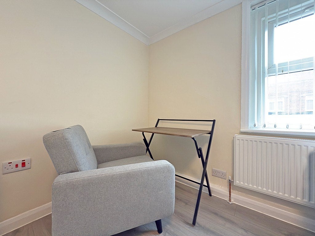Room Vine Place in Greater London