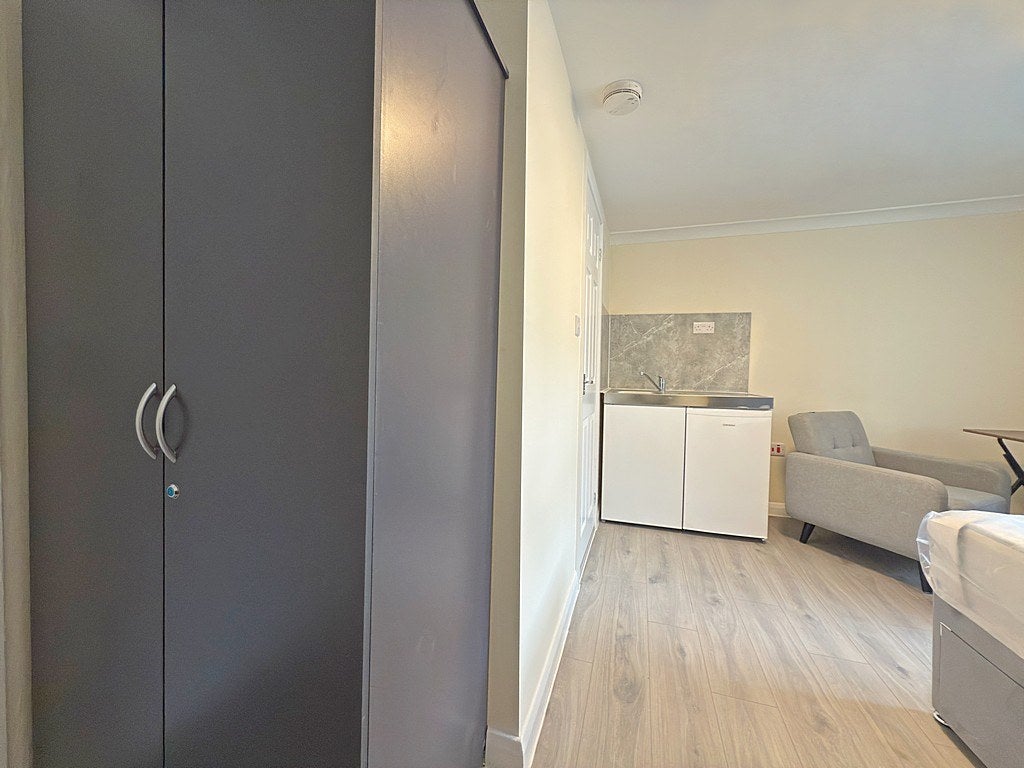 Room Vine Place in Greater London