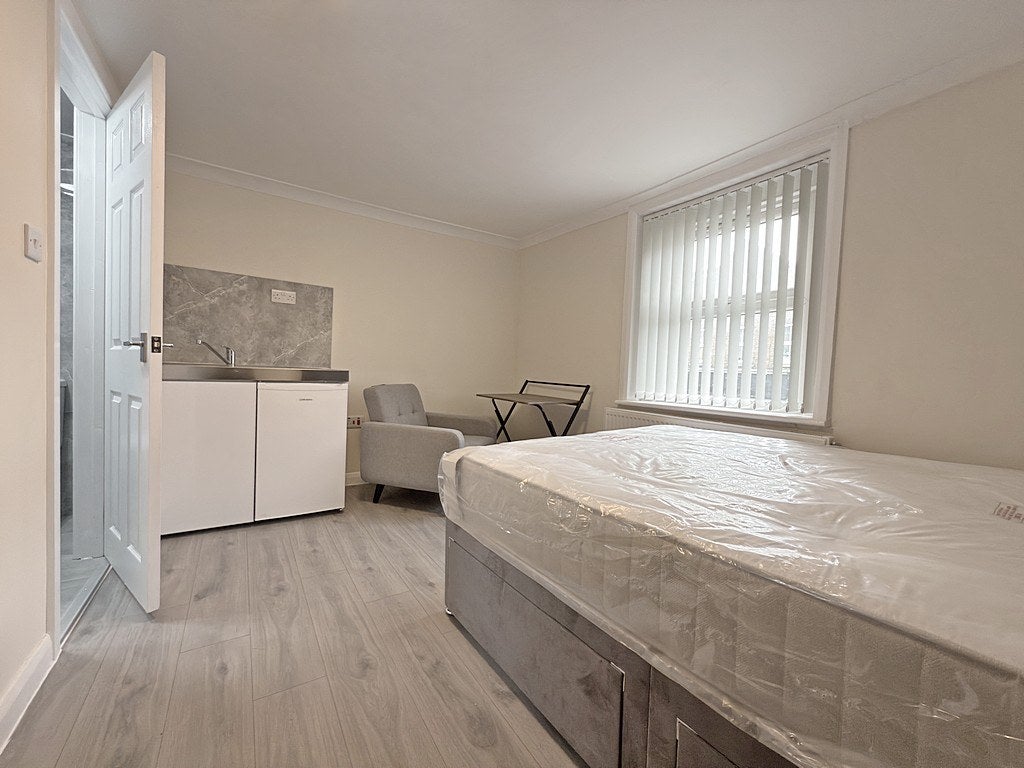 Room Vine Place in Greater London
