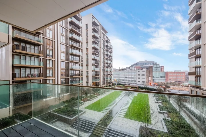 Flat Wulfstan Street in Greater London
