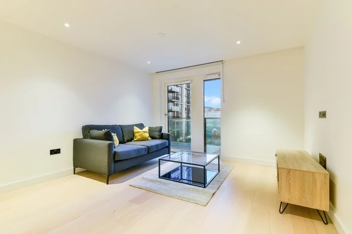 Flat Wulfstan Street in Greater London