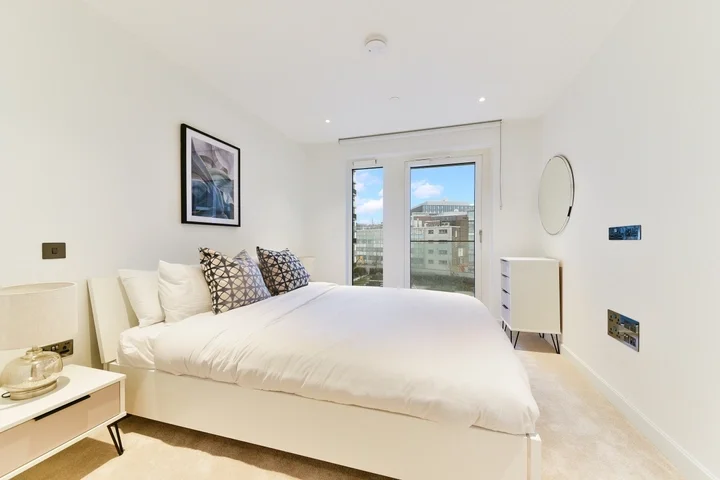 Flat Wulfstan Street in Greater London