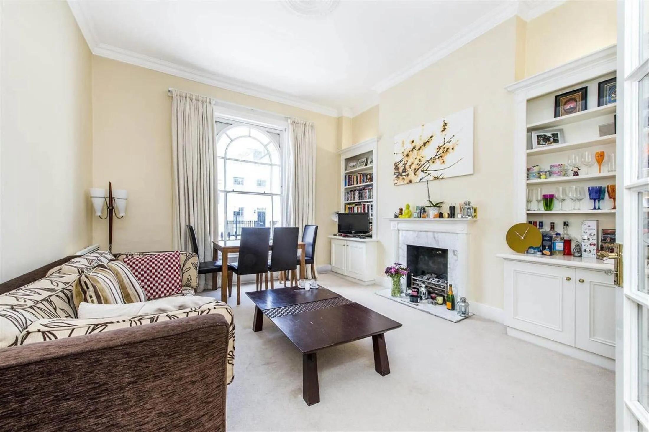 Flat Cambridge Street in City of Westminster