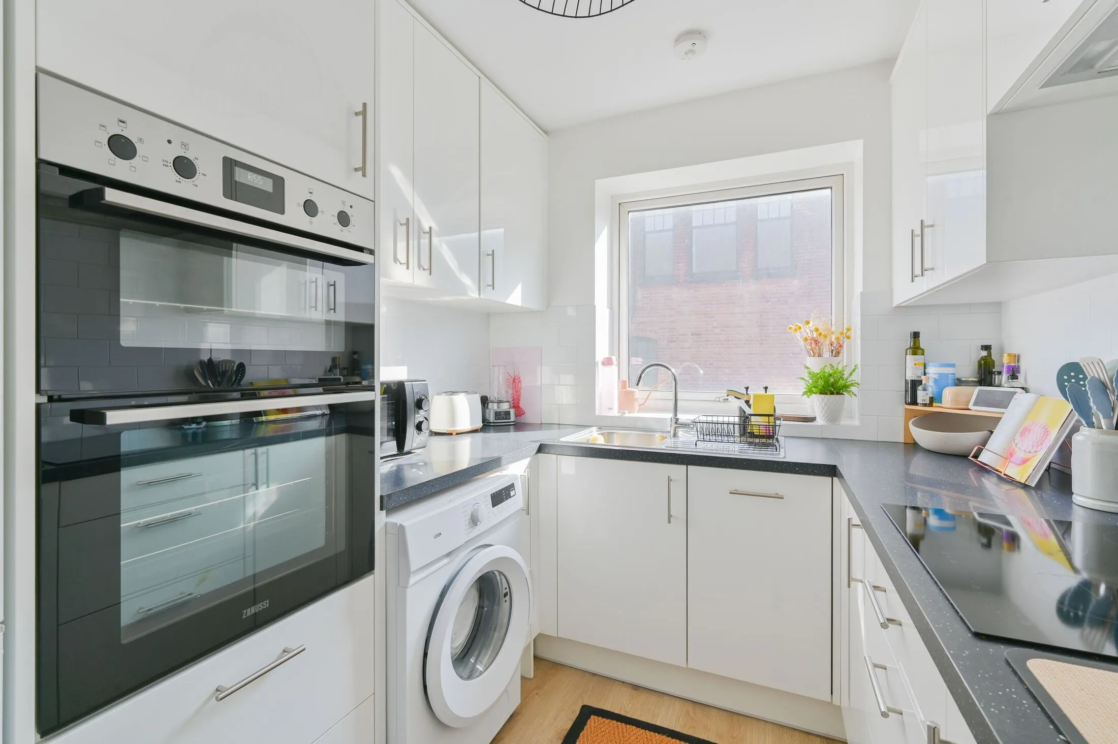 Flat Waynflete Street in Greater London