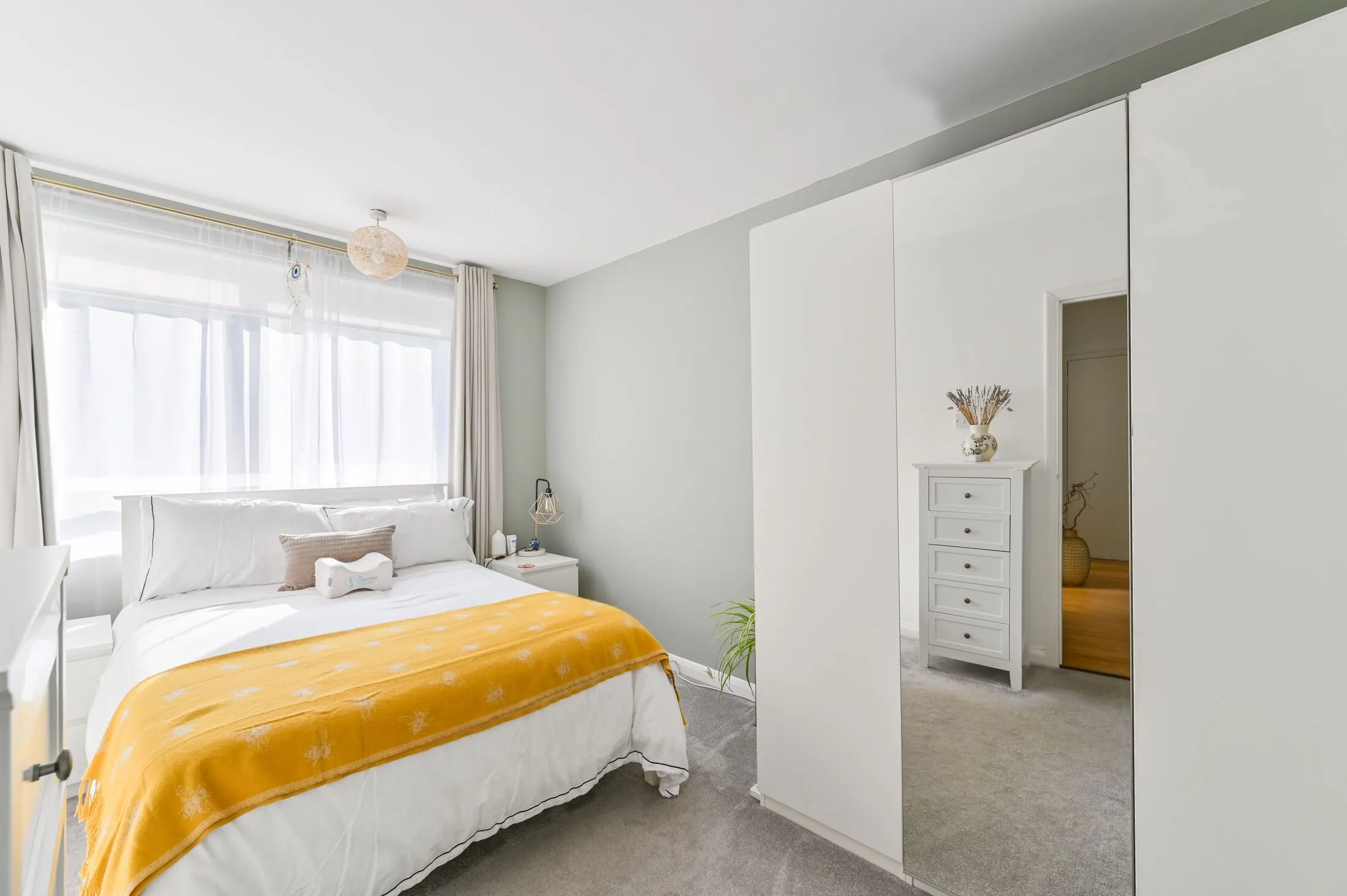 Flat Waynflete Street in Greater London