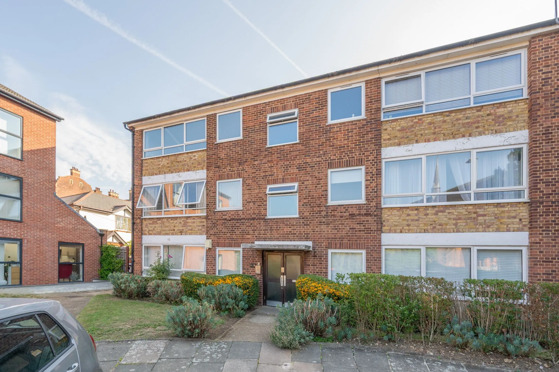 Flat Waynflete Street in Greater London