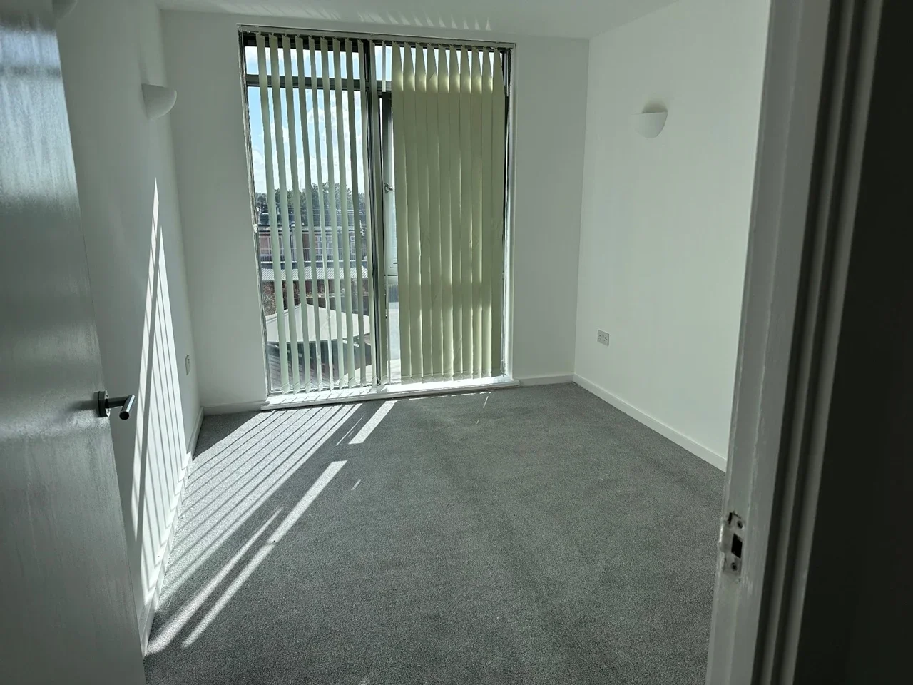 Flat Longbridge Road in Greater London