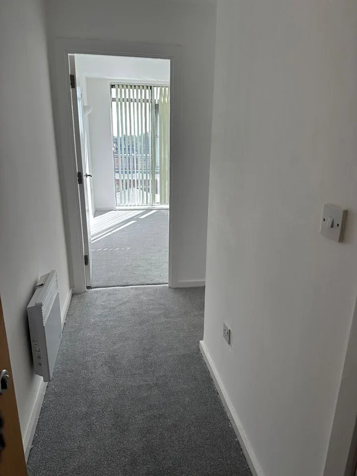 Flat Longbridge Road in Greater London