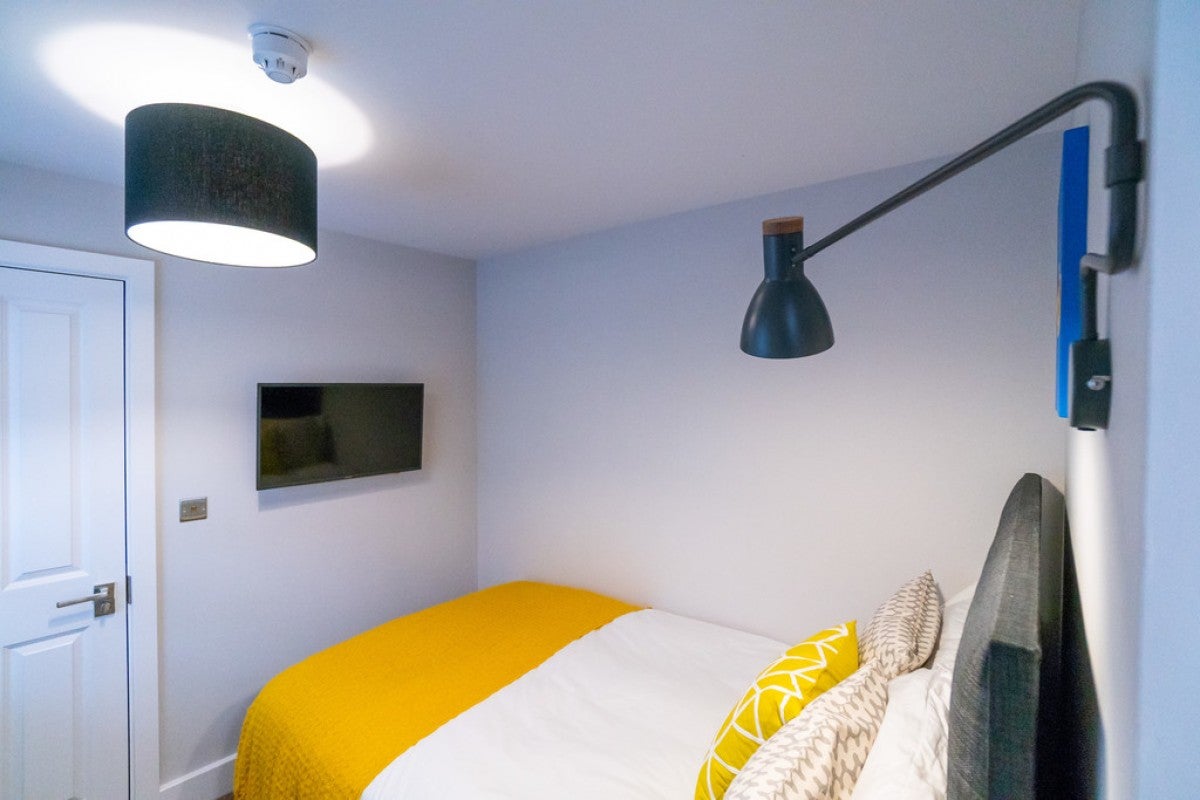 Room Swansea Road in Reading