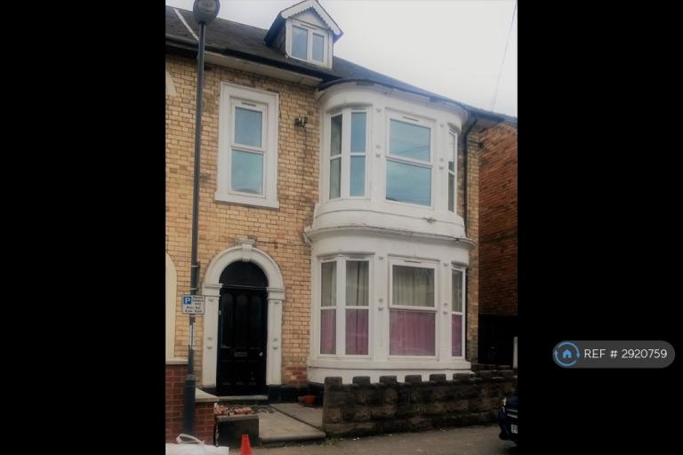Room Chestnut Avenue in Derby