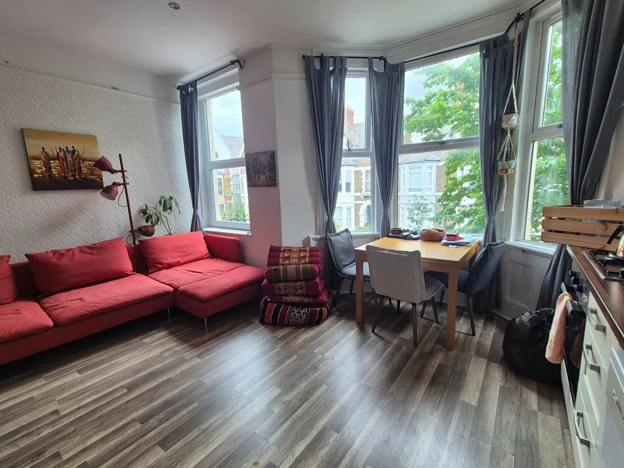 Flat Connaught Road in Cardiff