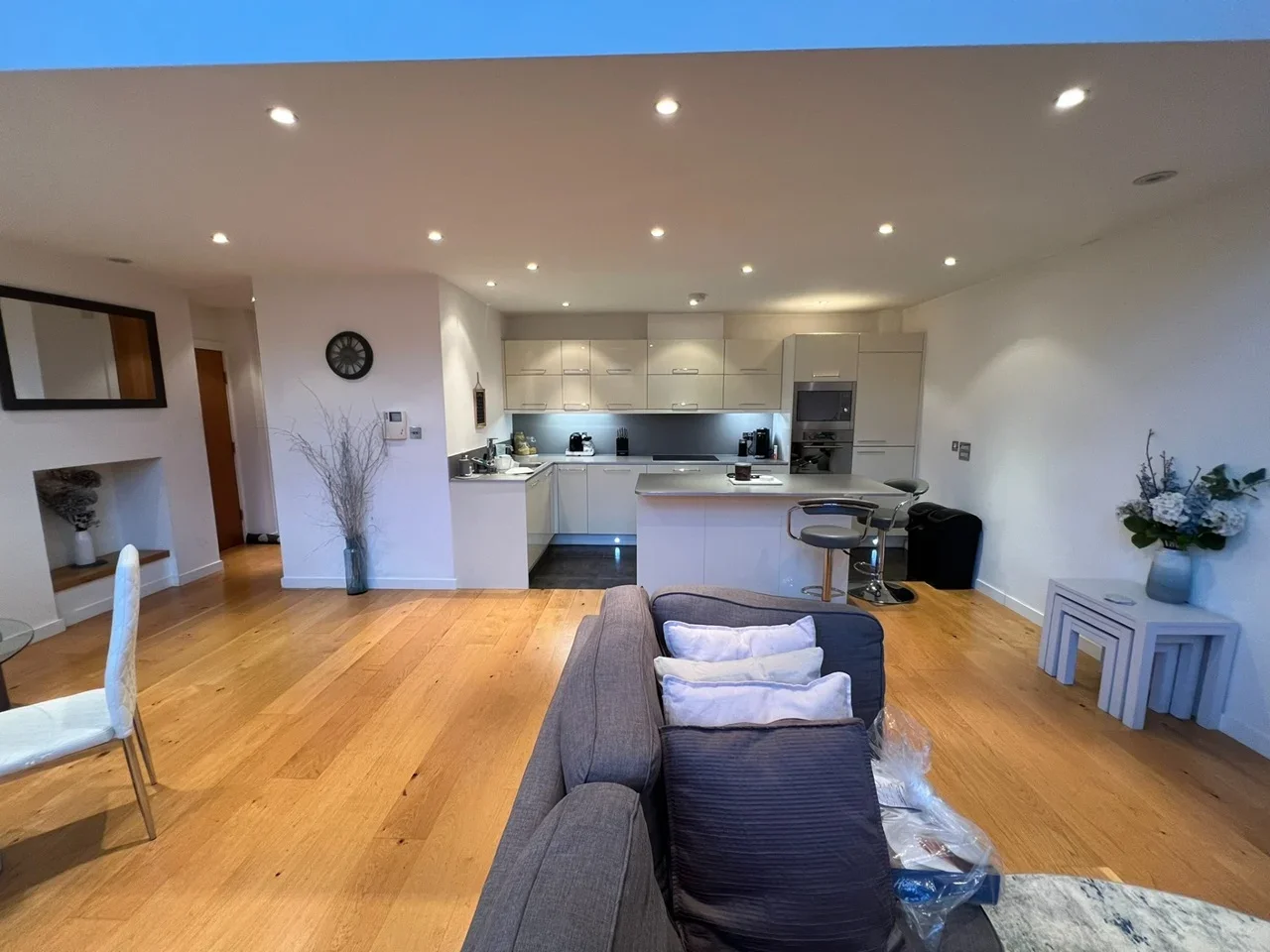 Flat Cardinal Road in Greater London