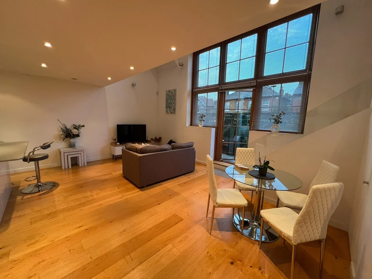 Flat Cardinal Road in Greater London