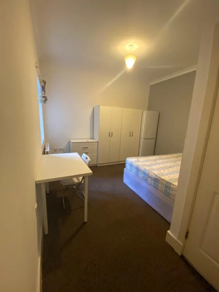 Room Goodhall Street in Greater London