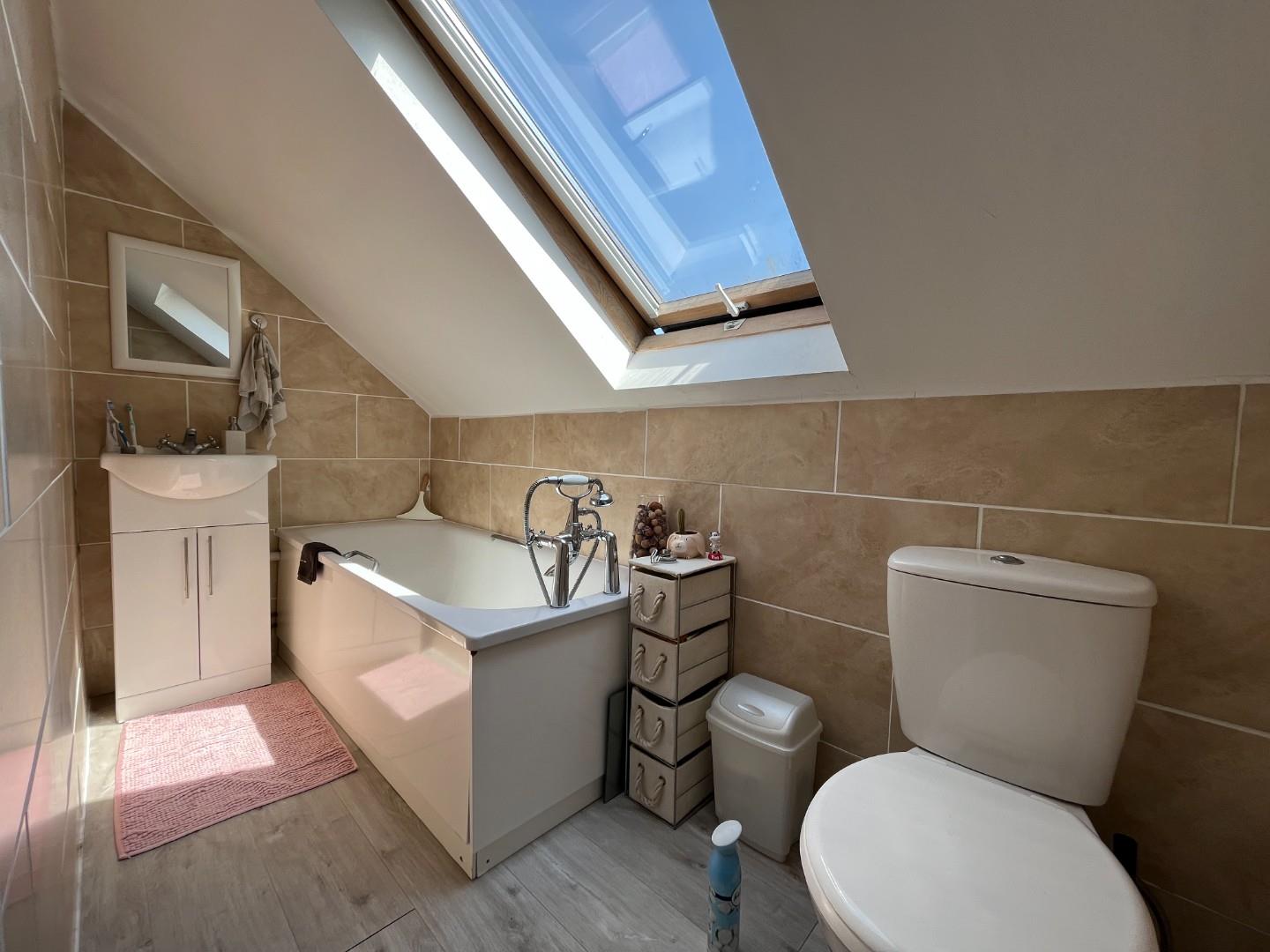 Flat Beverley Way in Greater London