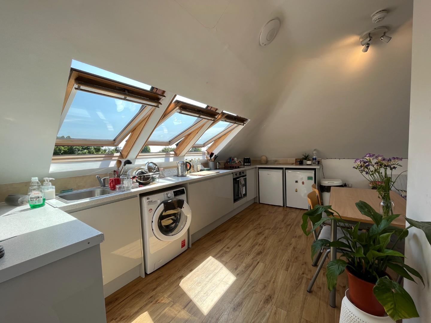 Flat Beverley Way in Greater London