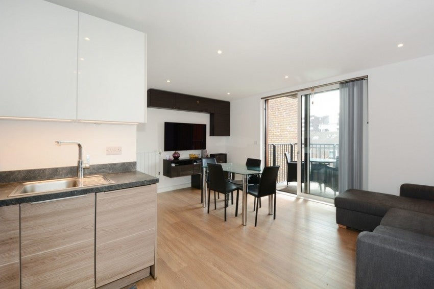 Flat Carteret Way in Greater London