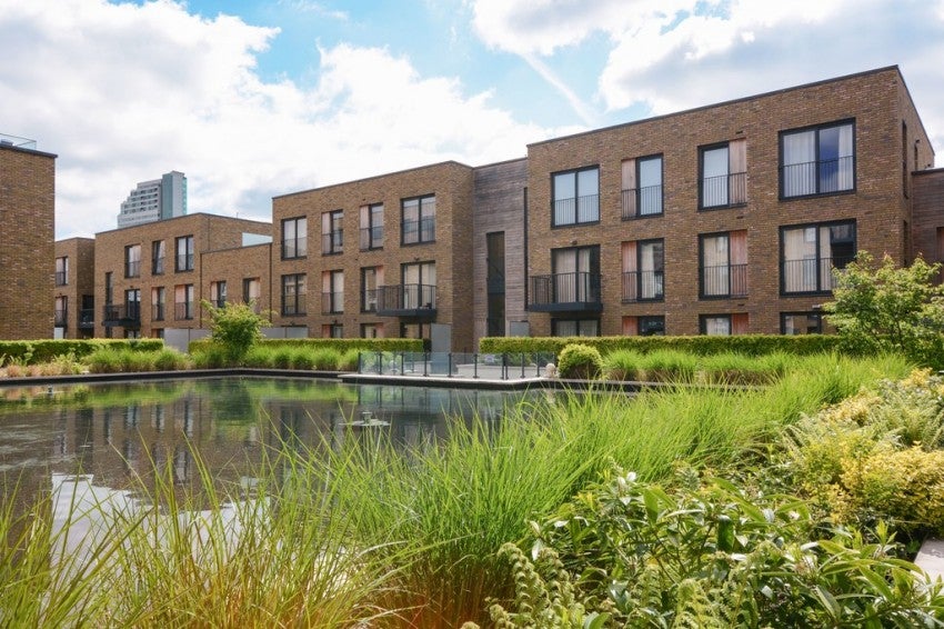 Flat Carteret Way in Greater London