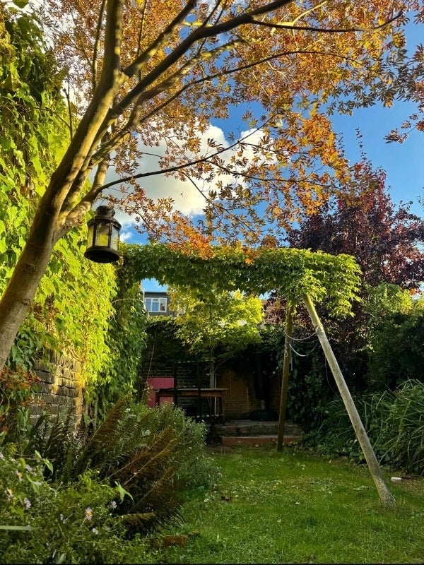 Room Duckett Road in Greater London