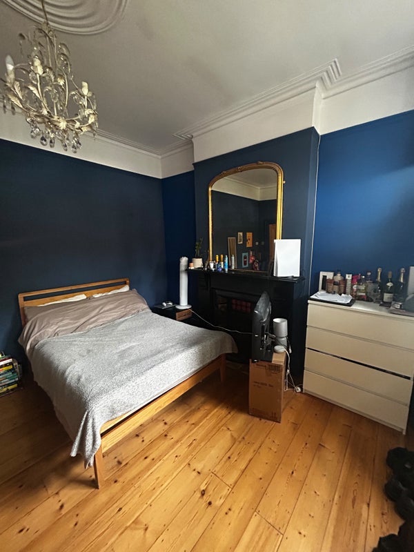 Room Duckett Road in Greater London