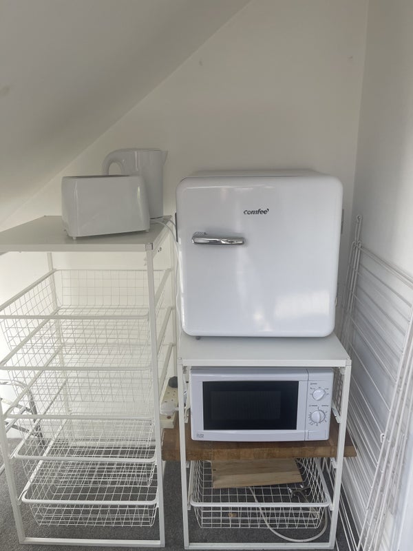 Room Sunray Avenue in Greater London
