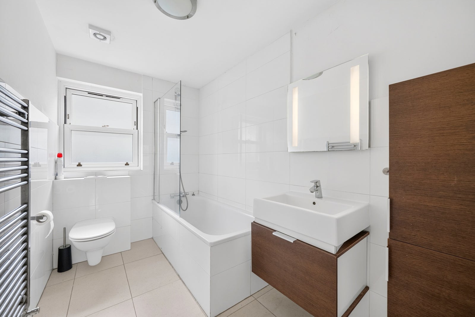 Flat Leather Lane in Greater London