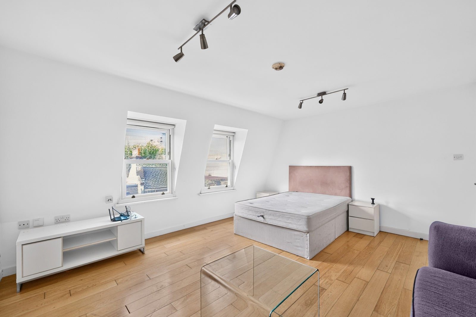 Flat Leather Lane in Greater London